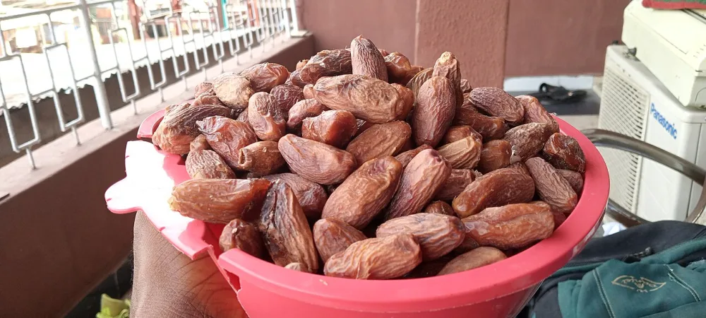 Apa Itu Kurma Sukari? Panduan Lengkap Si Ratu Kurma dari Al Qassim